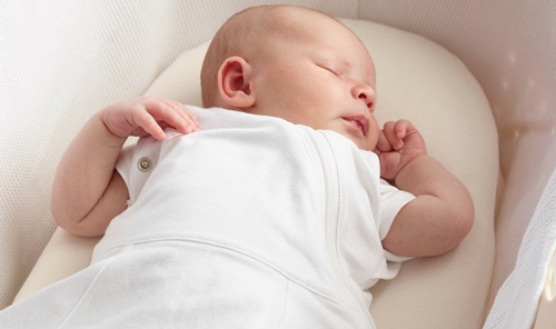 safe-newborn-sleeping-position